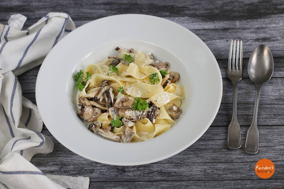 طريقة عمل فيتوتشيني الفريدو بالمشروم والصوص الابيض طريقة عمل فيتوتشيني الفريدو بالمشروم والصوص الابيض