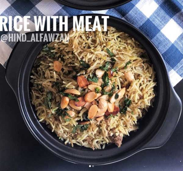 ارز باللحم المفروم و المكسرات