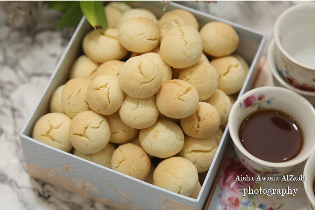 طريقة عمل بسكويت النشا الهش بجوز الهند طريقة عمل بسكويت النشا الهش بجوز الهند