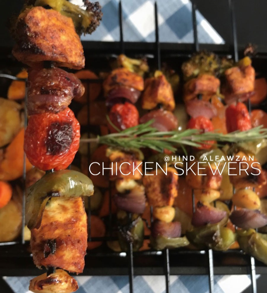 طريقة-عمل-أسياخ-الدجاج-المشوي-بالفرن-مع-الخضروات طريقة عمل أسياخ الدجاج المشوي بالفرن مع الخضروات
