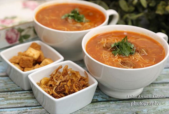 طريقة-عمل-شوربة-الشعيرية-بالطماطم-و-الكفتة طريقة عمل شوربة الشعيرية بالطماطم و الكفتة