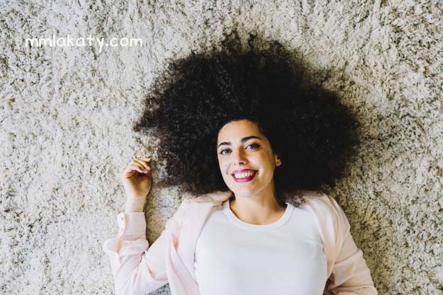 خطوات-العناية-بالشعر-المجعد-بالتفصيل-لأفضل-إطلالة روتين العناية بالشعر المجعد