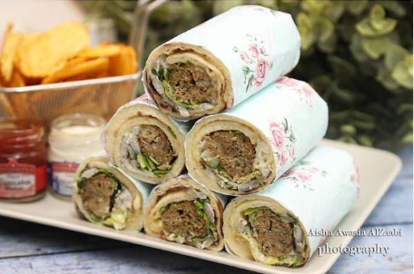 سندويشات-الكباب-مع-صوص-الطحينة سندويشات الكباب مع صوص الطحينة | ساندويتشات الكفتة