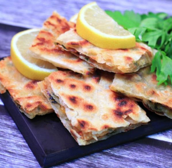 طريقة عمل مطبق التونة اللذيذ والسريع خطوة بخطوة في المنزل