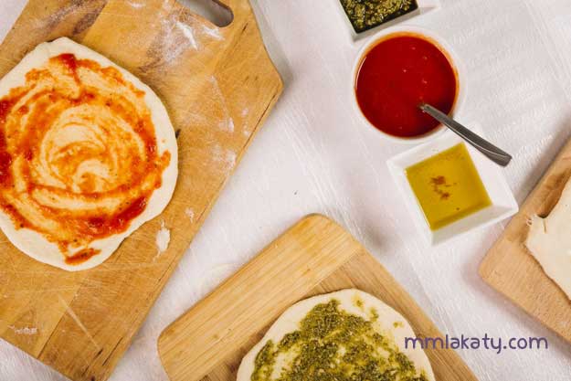 صوص-البيتزا-بأسهل-طريقة-مثل-المحلات-الشهيرة صلصة البيتزا سهلة