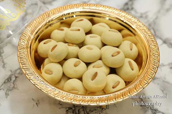 الغريبة الهشة الناعمة بالزبدة من فروحة الإمارات