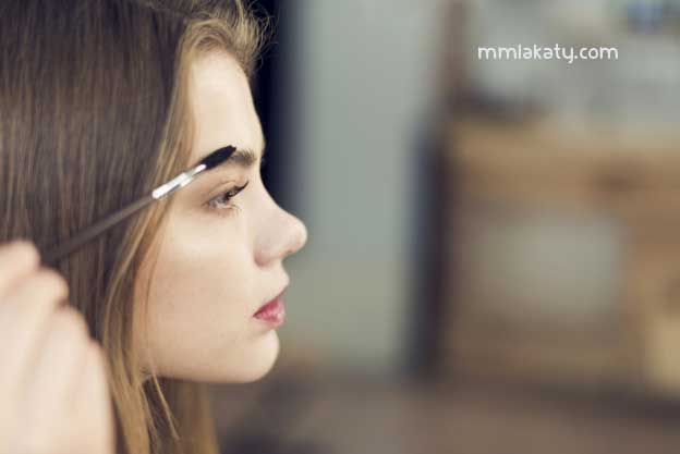 تخفيف الحاجب الكثيف بدون إزالة الشعر