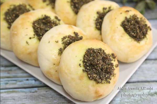 فطائر-زعتر-اخضر-فلسطيني-بعجينة-هشة-و-لذيذة فطائر زعتر اخضر فلسطيني بعجينة هشة و لذيذة