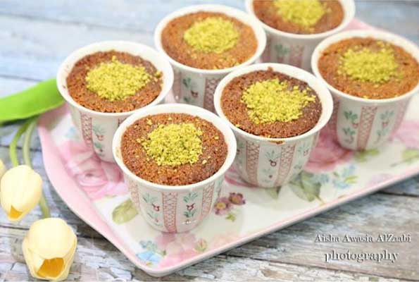 بسبوسة بالتمر والقشطة لذيذة بأسهل طريقة