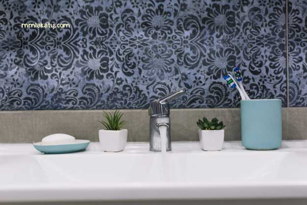 طريقة-تنظيف-سيراميك-الحمام-الغامق طريقة تنظيف سيراميك الحمام الغامق