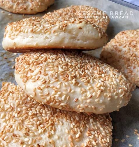 طريقة عمل فطائر هشة بالسمسم سهلة وسريعة