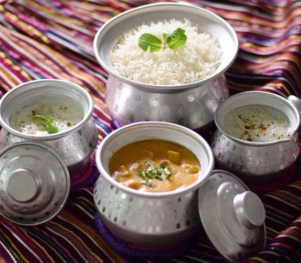 دجاج بالكاري والزبادي