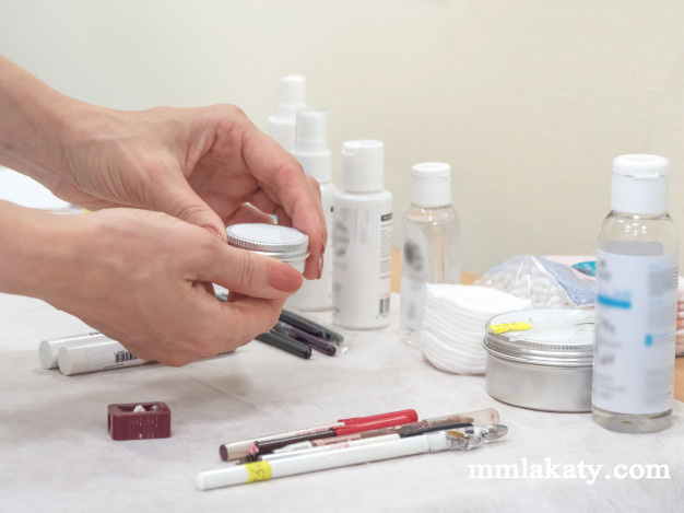 مرطب الشفاه أهم فوائده وطريقة عمله