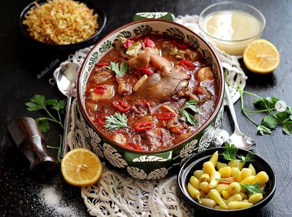 طريقة عمل طاجن كوارع بالصلصة بالفرن