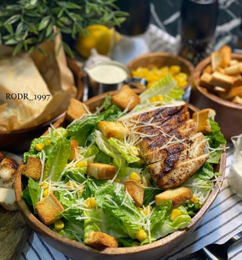 طريقة عمل سلطة السيزر بالدجاج