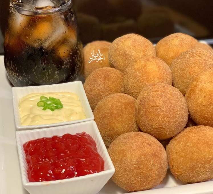 طريقة عمل كرات البطاطس بالدجاج طريقة عمل كرات البطاطس بالدجاج