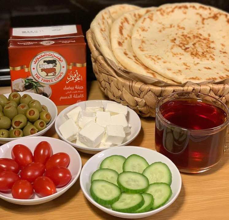 طريقة عمل خبز عربي في البيت