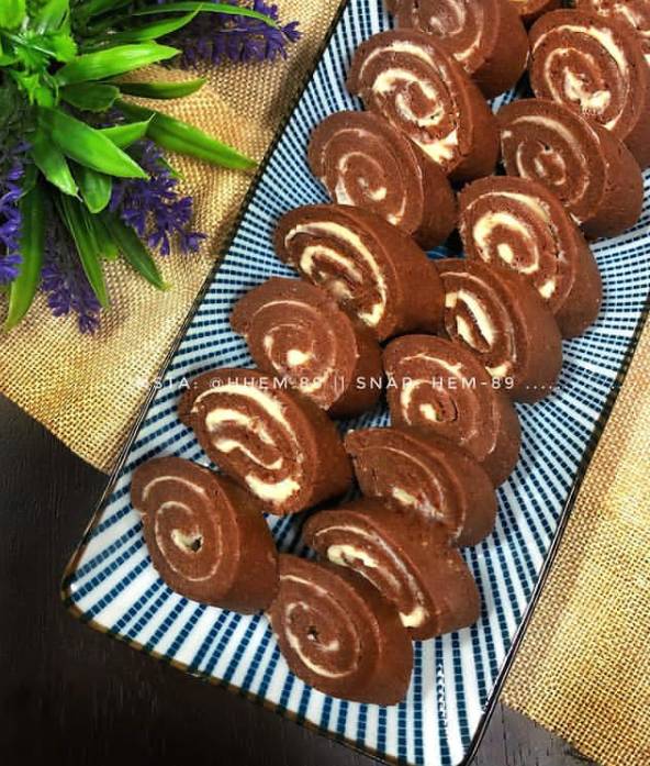 طريقة عمل سويسرول الشيكولاتة بالبسكويت