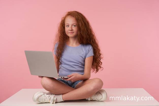 straight-shiny-hair-after-lamination-hairdresser-demonstrates-result-keratin-hair-straightening_153608-1152 (2) كريم للشعر الكيرلي