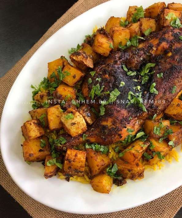 طريقة عمل البطاطا الحارة مع الدجاج المشوي