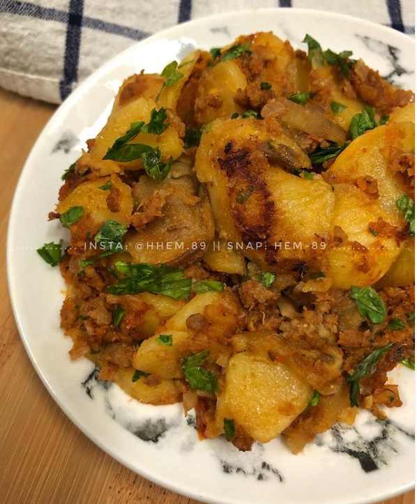 طريقة عمل صينية البطاطس والباذنجان باللحم طريقة عمل صينية البطاطس والباذنجان باللحم