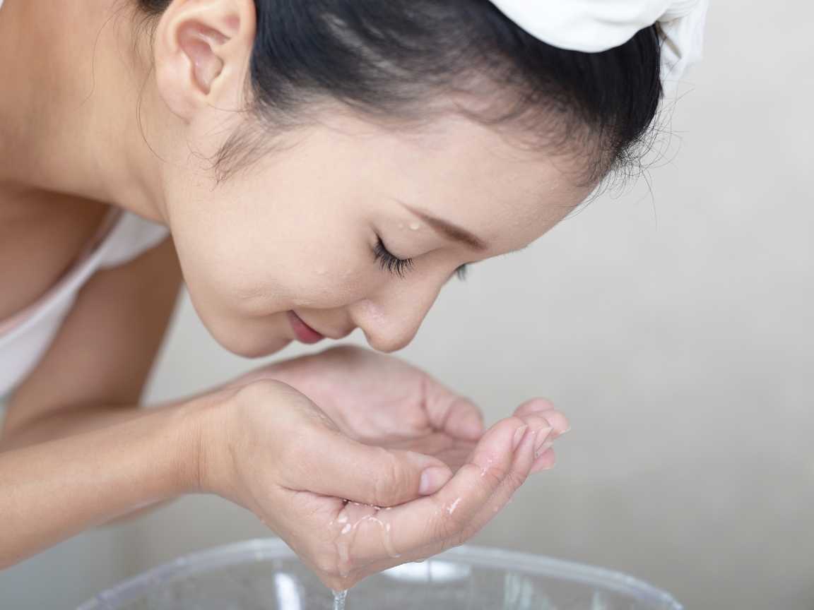 العناية بالبشرة الدهنية غسول وجه للبشرة الدهنية