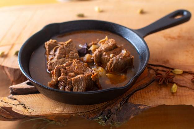 طريقة عمل اللحمة بالبصل