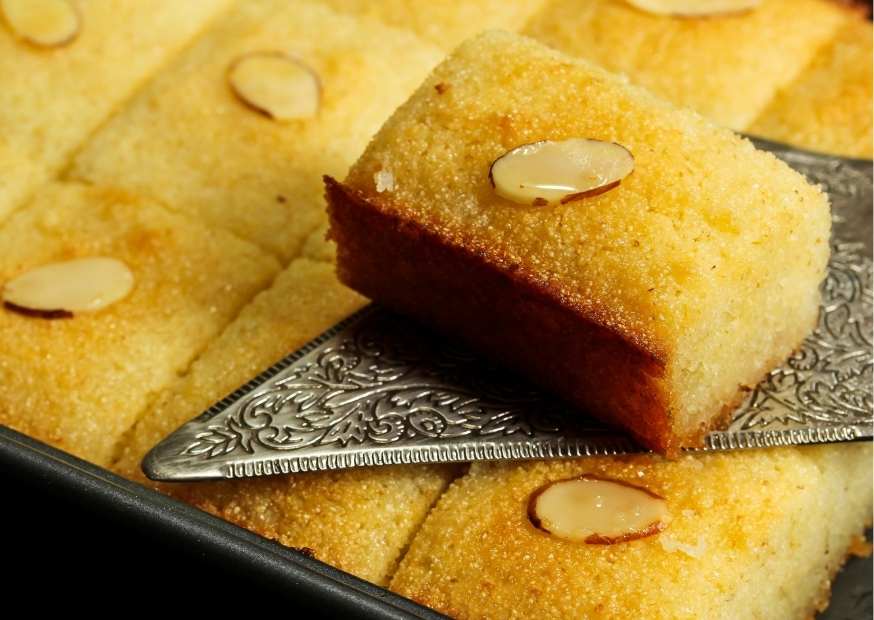 بسبوسة الطازج بعلبة القشطة