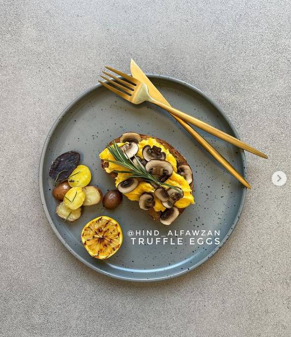 بيض مخفوق بالترافيل