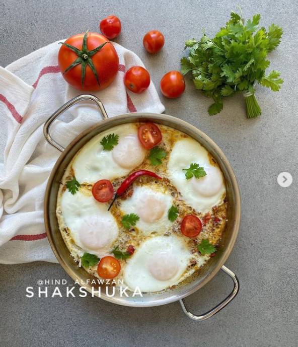 طريقة عمل بيض بالطماطم