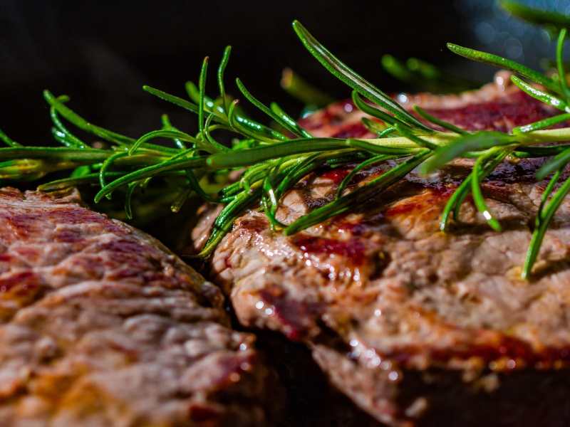 تتبيل اللحمة المشوية بالزبادي