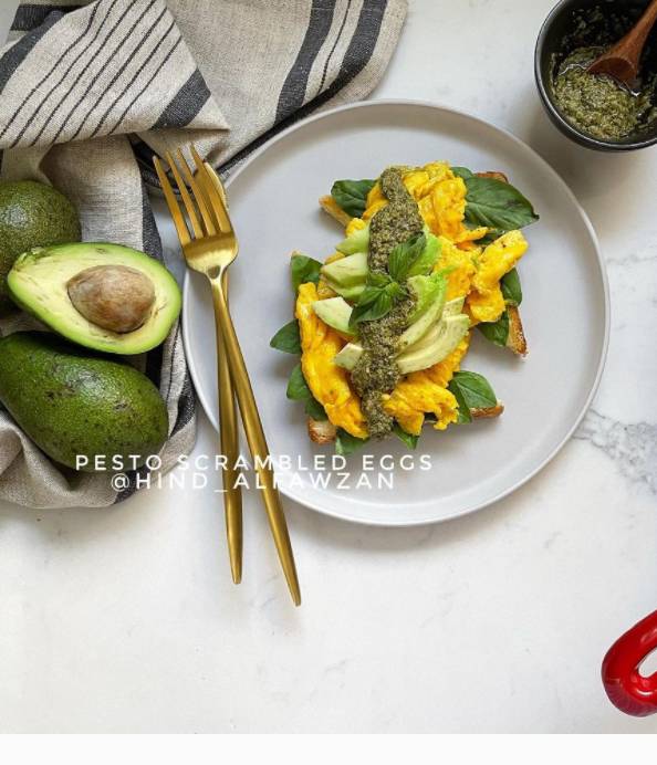 طريقة عمل بيض بالبيستو