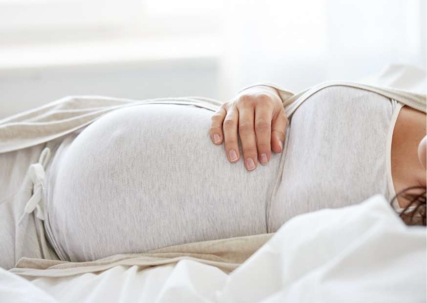 طريقة نوم الحامل في الشهر الثالث