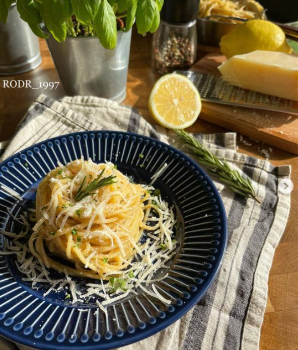 باستا بالليمون والزبدة باستا بالليمون والزبدة