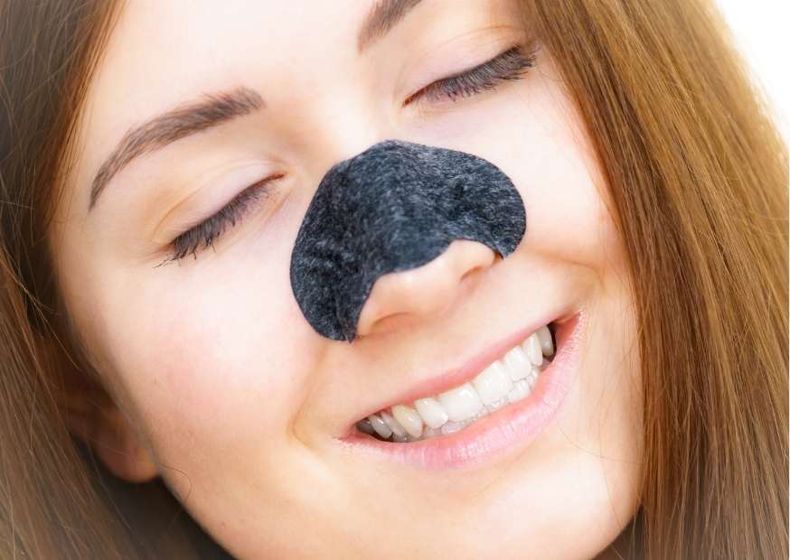 ماسك الرؤوس السوداء ماسك الرؤوس السوداء على الانف