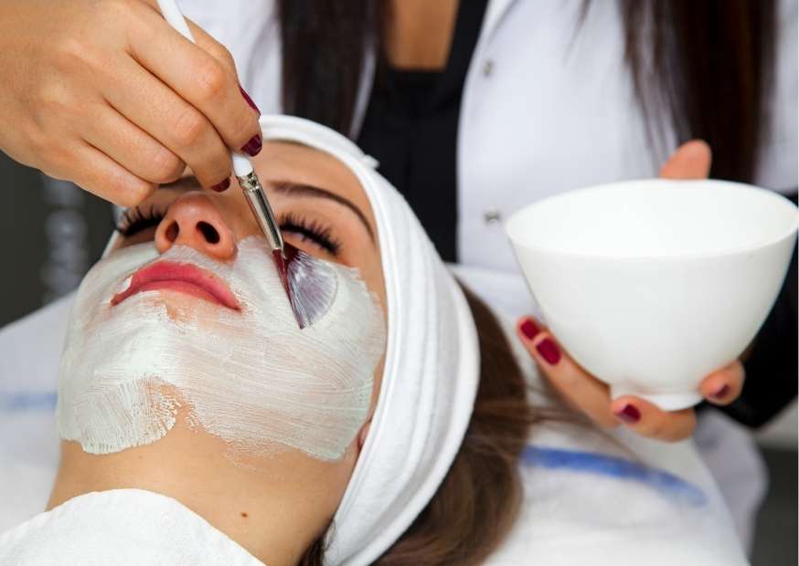 ماسك لتفتيح البشرة ماسك لتفتيح البشرة الجافة والدهنية