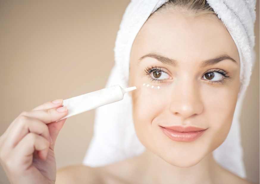 ماسك للوجه الدهني للتفتيح