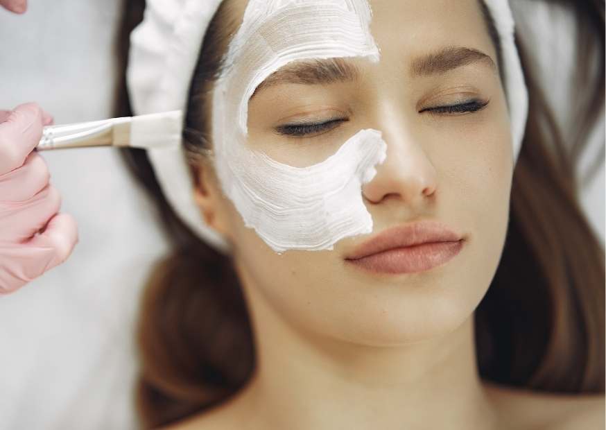 ماسك لتفتيح البشره قبل المناسبات