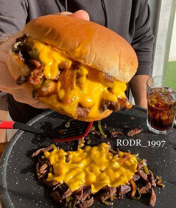 تشيز ستيك ساندوتش