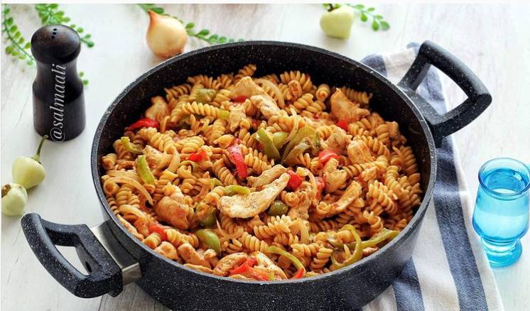 فاهيتا الدجاج بالكريمة مكرونة فاهيتا الدجاج بالكريمة