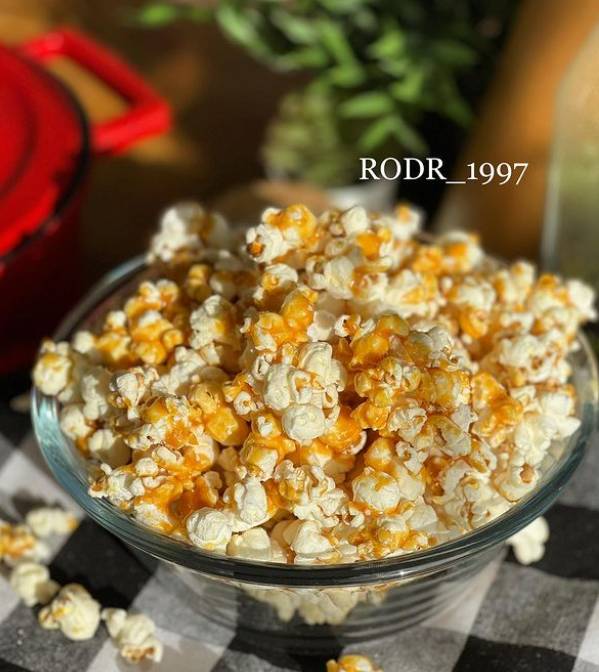 طريقة عمل الفشار بالكراميل