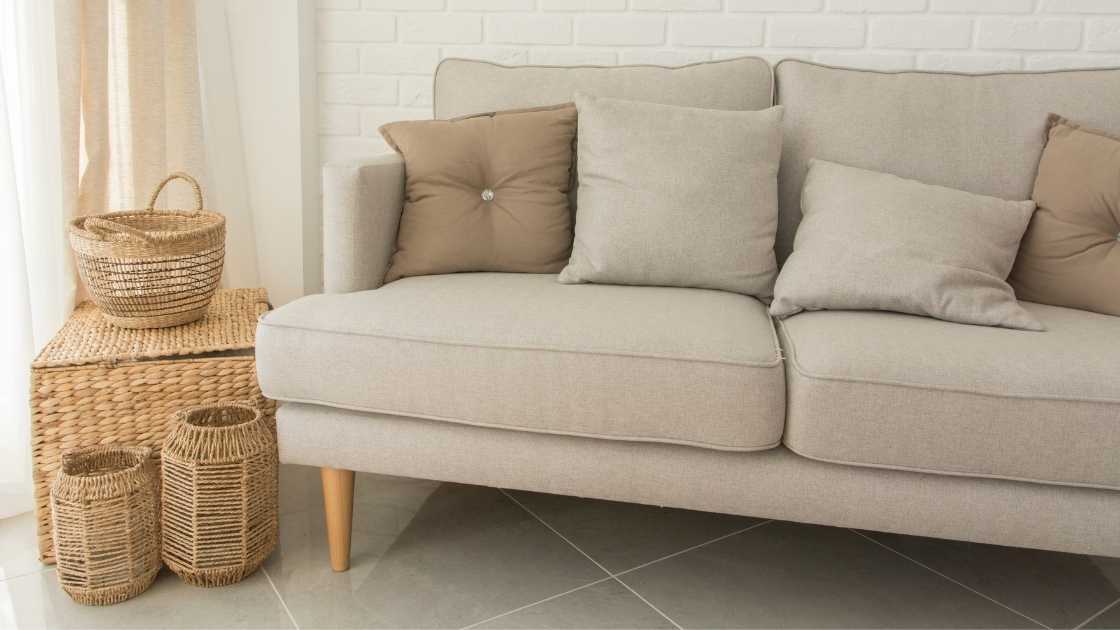 كيف ازيل الحبر من الكنب كيف ازيل الحبر من الكنب