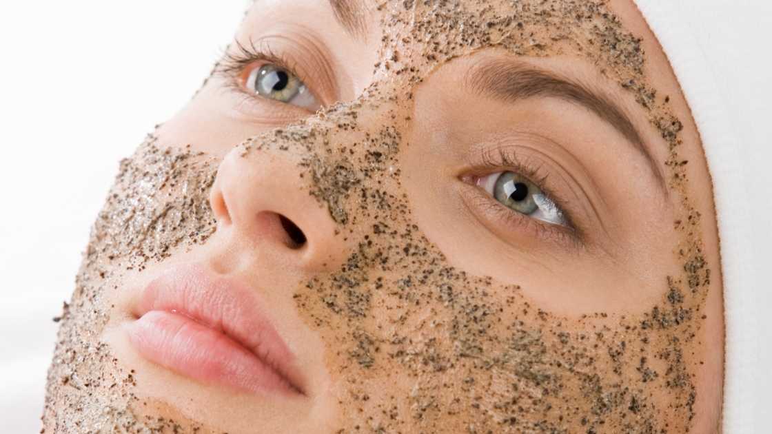 ماسك الزمرد الأسود ماسك الزمرد الأسود