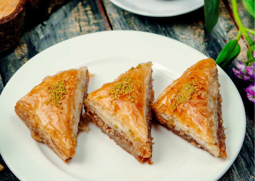 طريقة عمل البقلاوة بالقشطة طريقة عمل البقلاوة بالقشطة