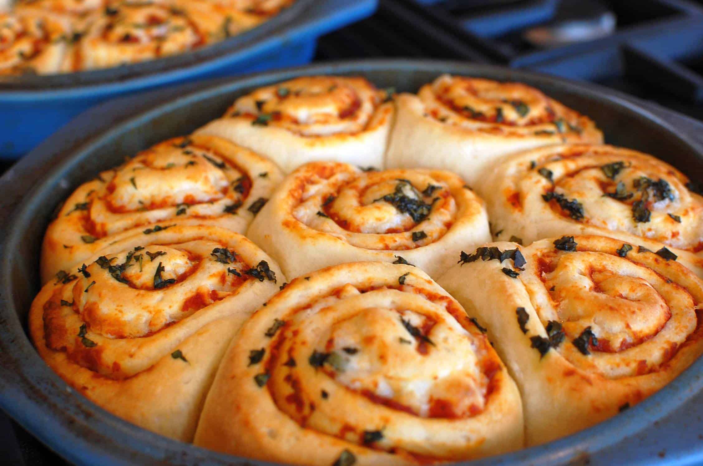 طريقة عمل بيتزا رول