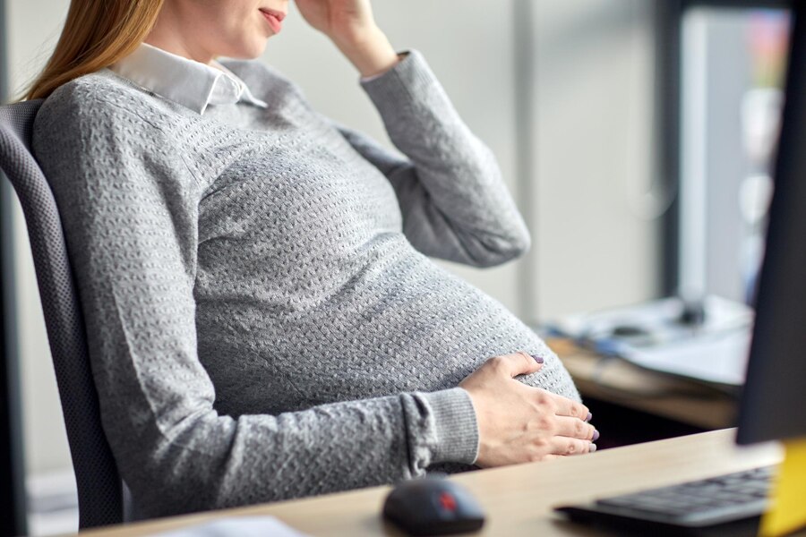 pregnancy-business-work-people-concept-pregnant-businesswoman-sitting-office_380164-178584 Natural ways to relieve false labor pain